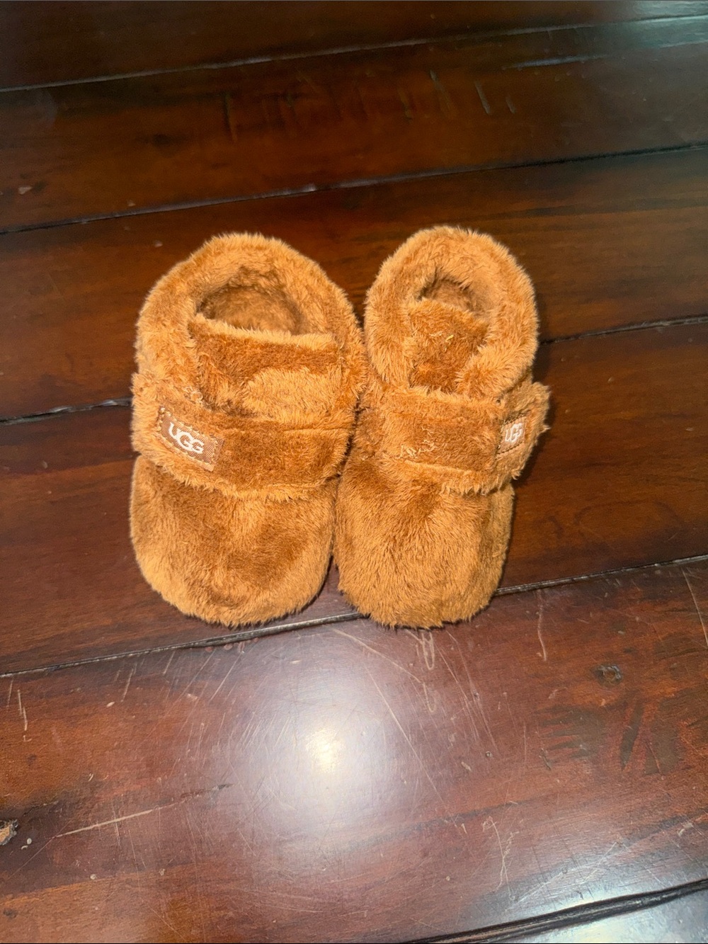 UGG Kids Fuzzy Slippers in Chestnut Brown